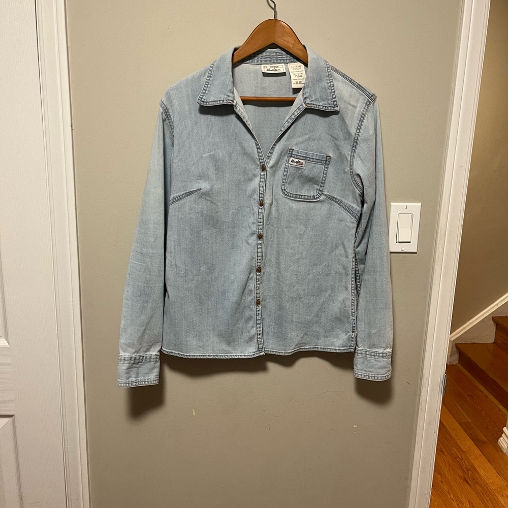 Levi’s Strauss stretch Light Blue western Denim Shirt woman’s size 12-14